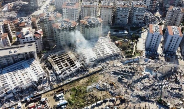 Depremde 11 akrabasını kaybeden CHP Hatay Milletvekili Güzelmansur, yetkililere seslendi: Lütfen bize çadır, seyyar tuvalet, ceset torbaları gönderin