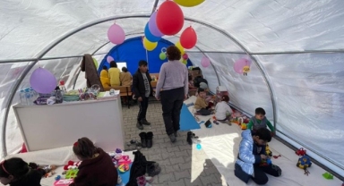 Depremzede çocuklardaki travmaların etkisini en aza indirmek için neler yapılabilir?