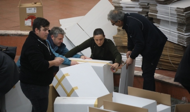 Efes Selçuk Belediyesi’nden Deprem Bölgesine Ekmek ve Sıcak Yemek