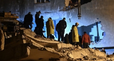 Enkaz altındaki vatandaşlarla dalga geçen şüphelinin tutuklanması talep edildi