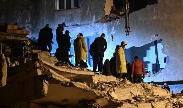 Enkaz altındaki vatandaşlarla dalga geçen şüphelinin tutuklanması talep edildi
