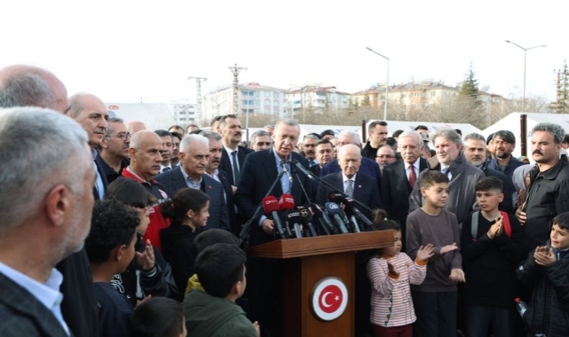 Erdoğan: İlk etapta Maraş'ta 83 bin konut, 18 bin 681 köy eviyle bismillah diyoruz. Sizlerden bunun için 1 yıl müsaade istiyorum