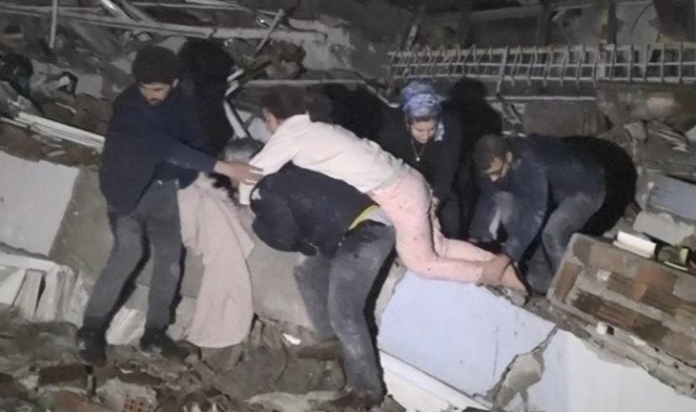 Hatay'da bir üniversite öğrencisi, 16 saat sonra enkazdan sağ olarak çıkarıldı
