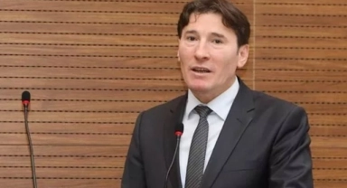 İlahiyat mezunu Muhittin Kapanşahin, depremden bir gün sonra Karabük Üniversitesi Mimarlık Fakültesi'ne dekan olarak atandı