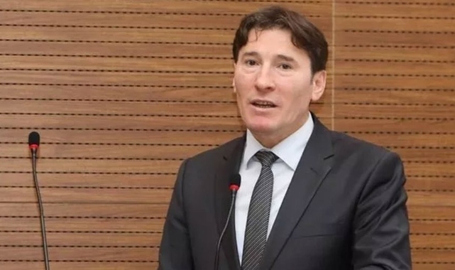 İlahiyat mezunu Muhittin Kapanşahin, depremden bir gün sonra Karabük Üniversitesi Mimarlık Fakültesi'ne dekan olarak atandı