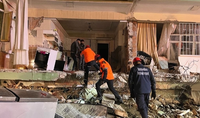 İzmir Büyükşehir Belediyesi ekipleri Hatay&#039;da arama kurtarma çalışmalarına devam ediyor