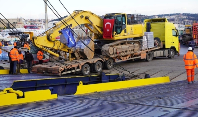 İzmir Büyükşehir Belediyesi’nin iş makineleri ve operatörleri Antakya’da