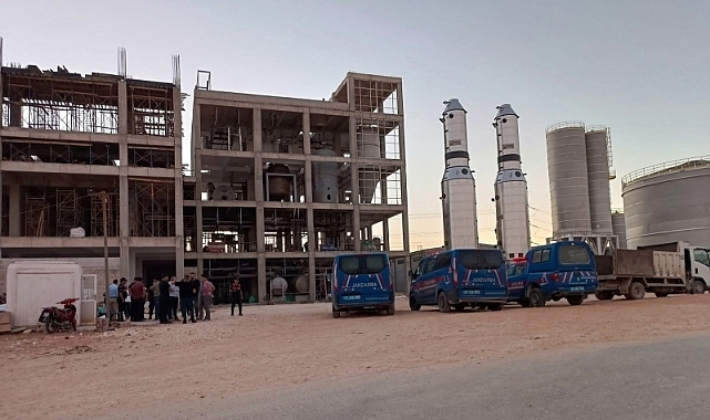 Kahramanmaraş'ta depremde hasar alan metal fabrikası çöktü: 1 ölü, 4 yaralı