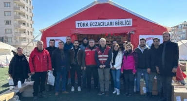 Kızılay deprem bölgesine koşan eczacılara da çadır satmış