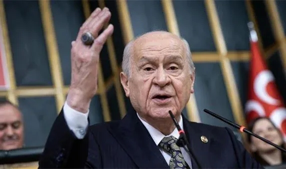 Tribünlerden yükselen 'istifa' tezahüratları sonrası Bahçeli: Ya önlem alın ya maçlar seyircisiz oynansın