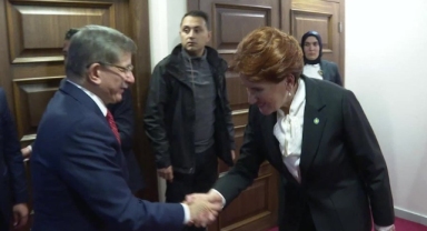 Ahmet Davutoğlu, Meral Akşener'i ziyaret etti