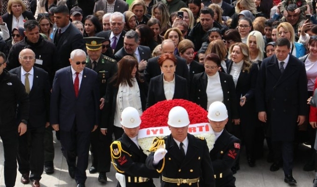 Akşener Anıtkabir'i ziyaret etti... İşte özel deftere yazdıkları