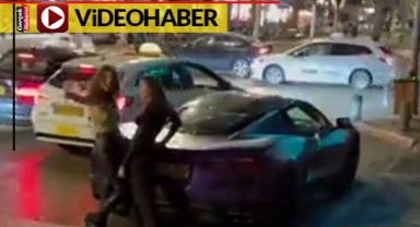 Arabasında selfie çekilen kızları böyle korkuttu