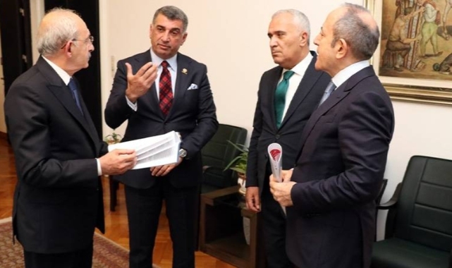 CHP milletvekilleri, deprem bölgesindeki taşınmaz kültür varlıklarına ilişkin raporu Kılıçdaroğlu'na sundu