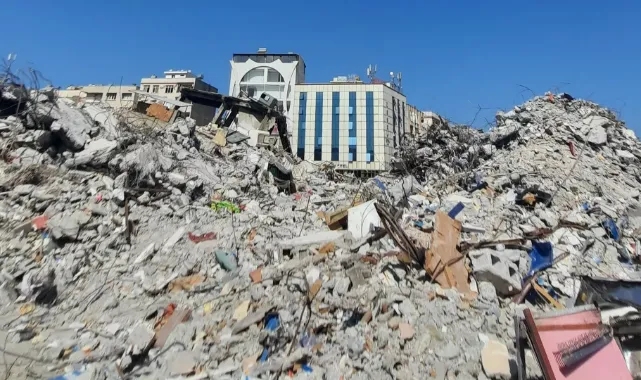 Deprem bölgesinde yıkılan binalarla ilgili 279 kişi tutuklandı