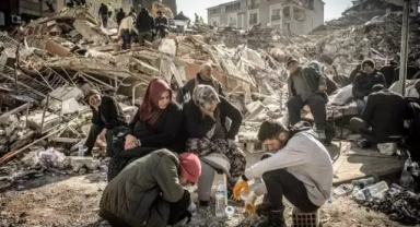 Depremzedeler oy kullanmak için sıraya girdi... Yüz binlerce kişi başvurdu
