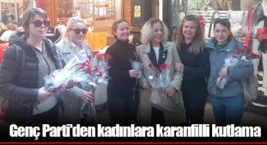Genç Parti'den kadınlara karanfilli kutlama