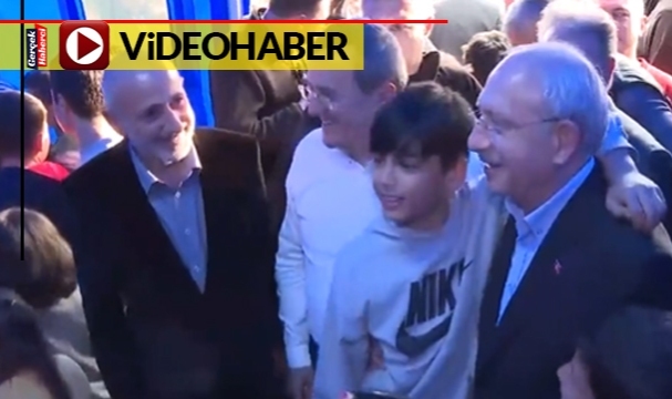 Kemal Kılıçdaroğlu ile fotoğraf çektiren çocuk: "Kemal abi, seninle fotoğraf çektirelim de havamız olsun"