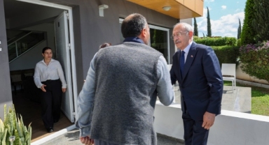 Kılıçdaroğlu İsias Otel'de çocuklarını kaybeden aileleri Gazimağusa'da ziyaret etti