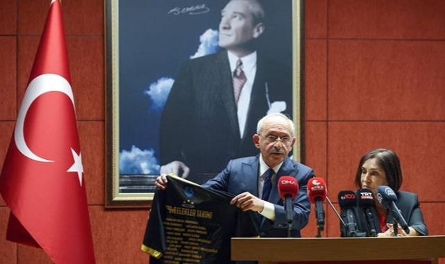 Kılıçdaroğlu KKTC dönüşü açıklama yaptı: Bu formayı yatağımın yanına koyacağım