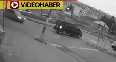 Kucağındaki çocuğuyla birlikte minibüsten düştü