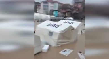 Malatya'da Depremzedelerin Çadırlarını Su Bastı