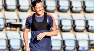 Mesut Özil futbol kariyerine nokta koyduğunu açıkladı