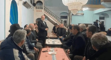 MHP'li belediye başkanı ve AK Parti aday adayı camide seçim çalışması yaptı