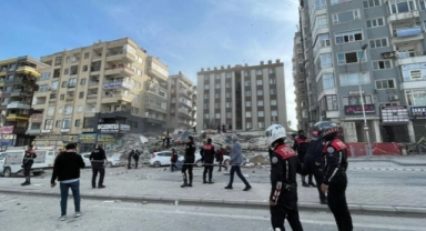 Şanlıurfa’da CHP İl Başkanlığı’nın da bulunduğu 6 katlı bina çöktü! Yaralılar var...