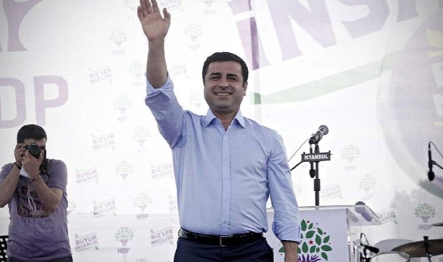 Selahattin Demirtaş'tan 'hazırız' mesajı: Kemerlerinizi bağlayın, değişime doğru yola çıkıyoruz