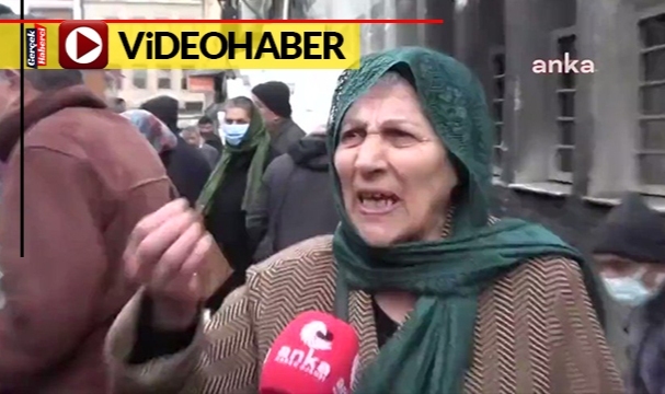 Ucuz et için kuyrukta bekleyen 83 yaşındaki yurttaş isyan etti: Bir de oy istiyorlar!