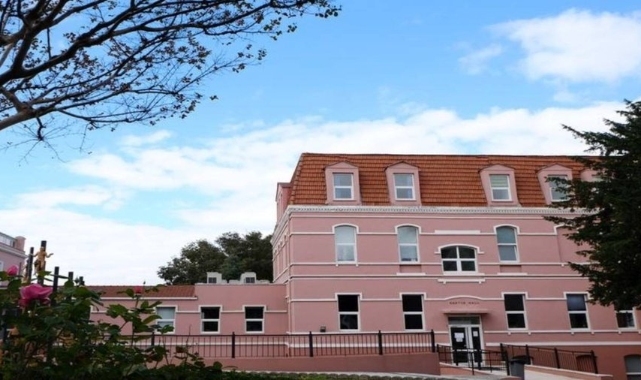 "Üsküdar Amerikan Lisesi öğrencileri Musevi öğrencilere karşı Nazi selamı verdi" iddiası