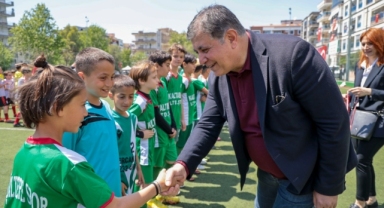 23 Nisan, Karşıyaka'da U-12 futbol turnuvası ile taçlandırıldı