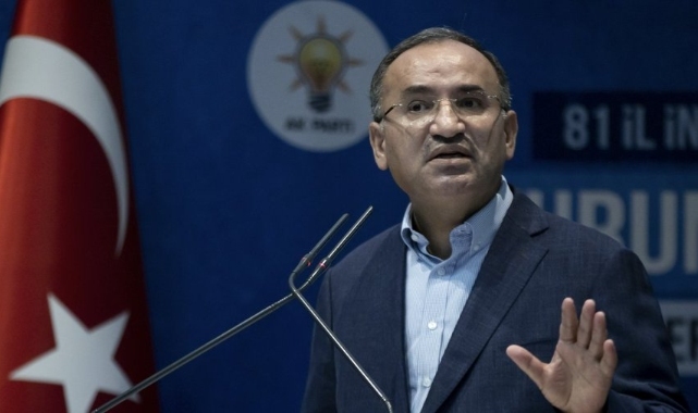 Adalet Bakanı Bozdağ: 14 Mayıs akşamı ya şampanya patlatıp sabaha kadar kutlayanlar olacak ya da temiz alnını şükür için secdeye koyup Rabb'ine hamdedenler olacak