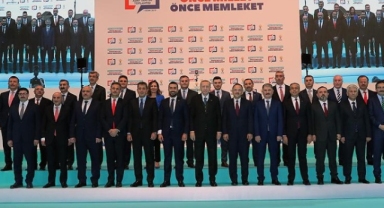 AK Parti'de kimler elendi, kimler devam ediyor?