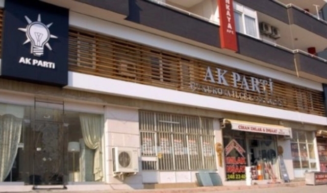 AK Parti'nin Çukurova ilçe binasına silahlı saldırı