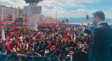 AK Partili İnan mitingde İzmirlilere seslendi: "Bunlara atacağınız oylarla PKK'ya güler yüz göstermiş olmayın?"