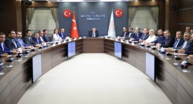 Bakanlıklar seçim bürosu oldu: Nebati ve Bozdağ partililerle toplandı