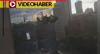 Cam silen işçinin halatı koptu… Böyle sallandı