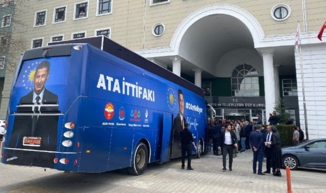 Cumhurbaşkanı adayı, TRT’nin kapısına otobüsle dayandı