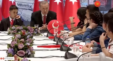 Cumhurbaşkanı Recep Tayyip Erdoğan çocuklarla buluştu: Muhalefete gönderme yaptı.