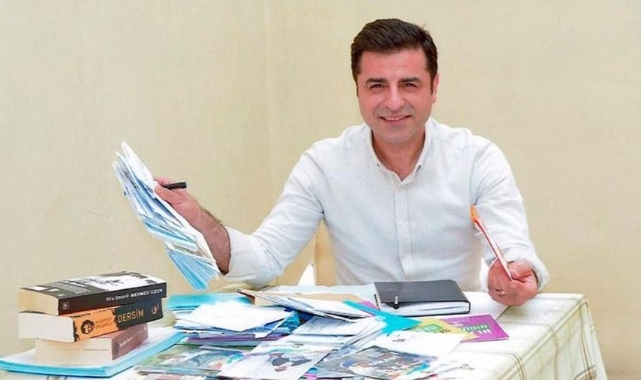 Demirtaş tahliye kararlarını paylaştı: "Erdoğan, mahkemeyi de Anayasayı da tanımadığını ilan etti"