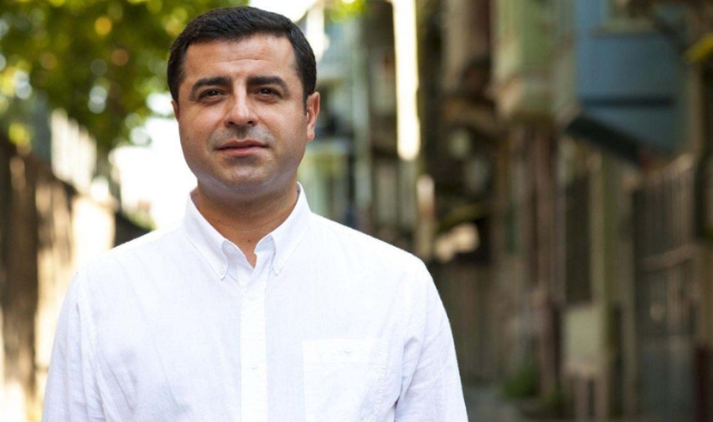Demirtaş'tan gençlere: Hobi olarak değil, değişim için kullan oyunu