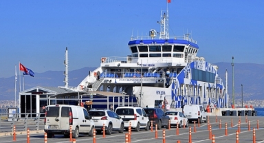 Deniz ulaşımı İzmir’e nefes oluyor