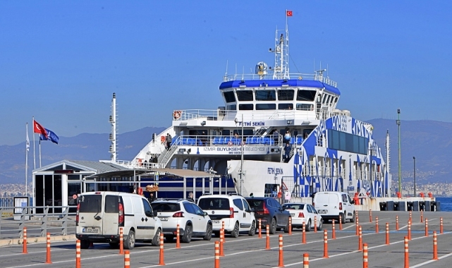 Deniz ulaşımı İzmir’e nefes oluyor