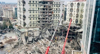 Depremde yıkılan Galeria Sitesi'nin müteahhidi yakalandı