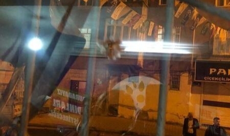 Diyarbakır Yeşil Sol seçim bürosuna silahlı saldırı iddiası