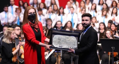 Dokuz Eylül Üniversitesi'nin 'Kutlu Gün Marşı' dikkat çekiyor