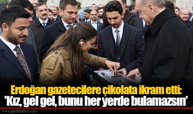 Erdoğan gazetecilere çikolata ikram etti: 'Kız, gel gel, bunu her yerde bulamazsın'