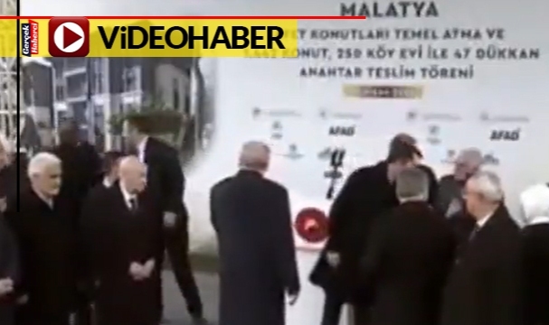 Erdoğan, Malatya’da deprem konutları temel atma töreninde sunucuyu azarladı